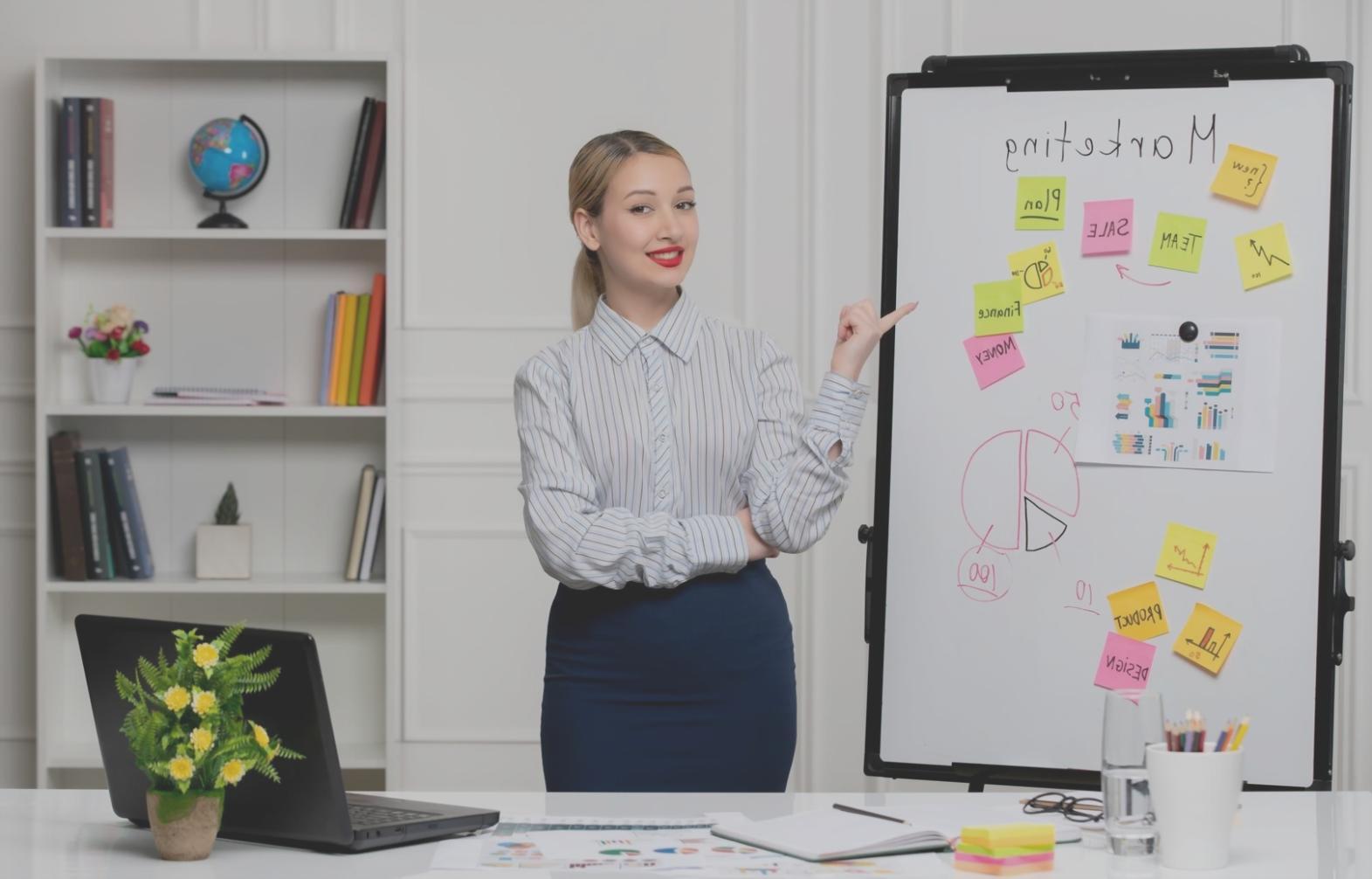 Team di professionisti durante una sessione di formazione sull'ottimizzazione dei contenuti